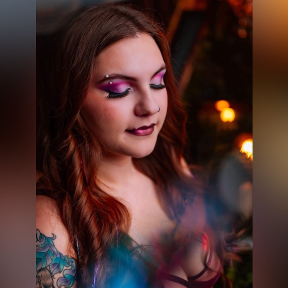 Meet your buyer/seller!💋 - Picture 4 of 17